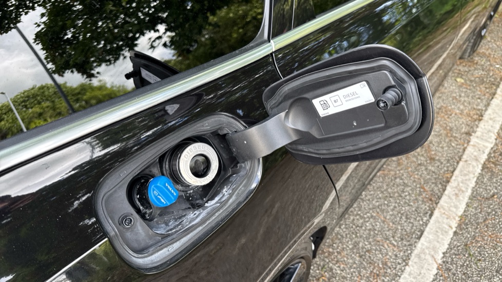 Volvo V90 2.0 D5 PowerPulse R DESIGN Pro 5dr AWD Geartronic Diesel Estate - Image 16