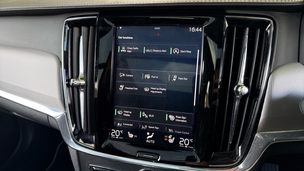 Volvo V90 2.0 D5 PowerPulse R DESIGN Pro 5dr AWD Geartronic Diesel Estate - Image 17