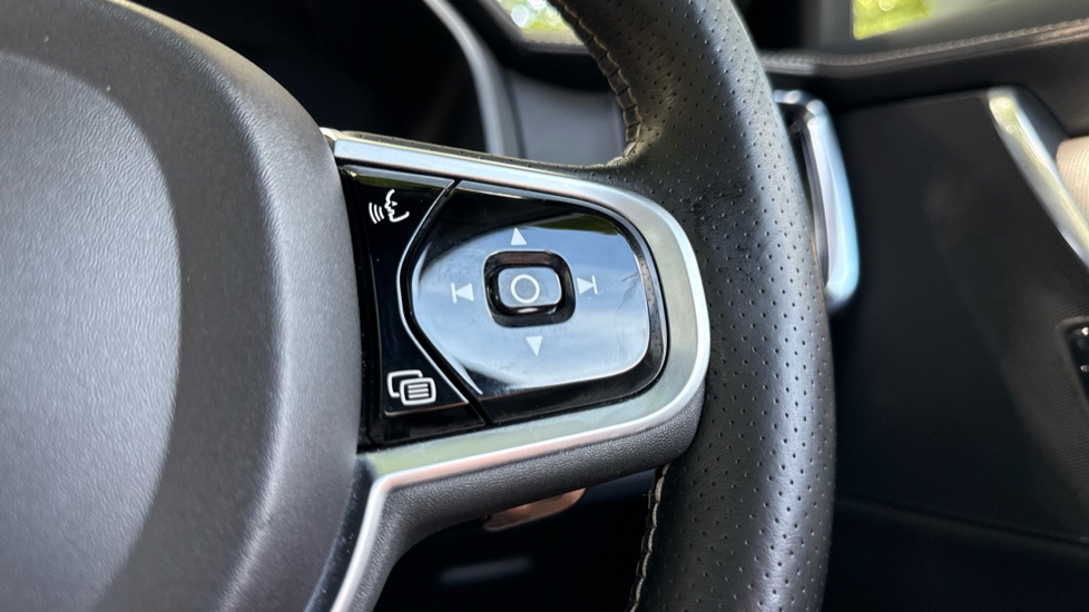 Volvo V90 2.0 D5 PowerPulse R DESIGN Pro 5dr AWD Geartronic Diesel Estate - Image 22