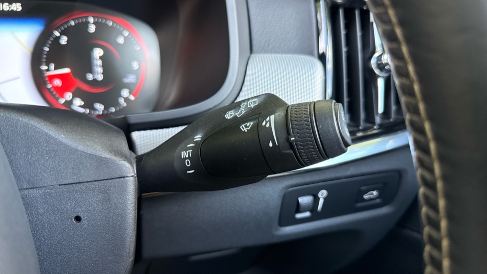Volvo V90 2.0 D5 PowerPulse R DESIGN Pro 5dr AWD Geartronic Diesel Estate - Image 23