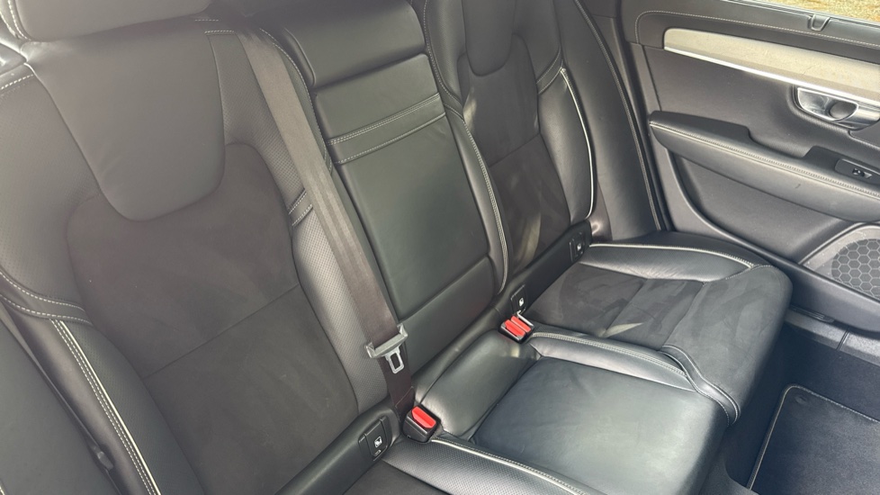 Volvo V90 2.0 D5 PowerPulse R DESIGN Pro 5dr AWD Geartronic Diesel Estate - Image 33