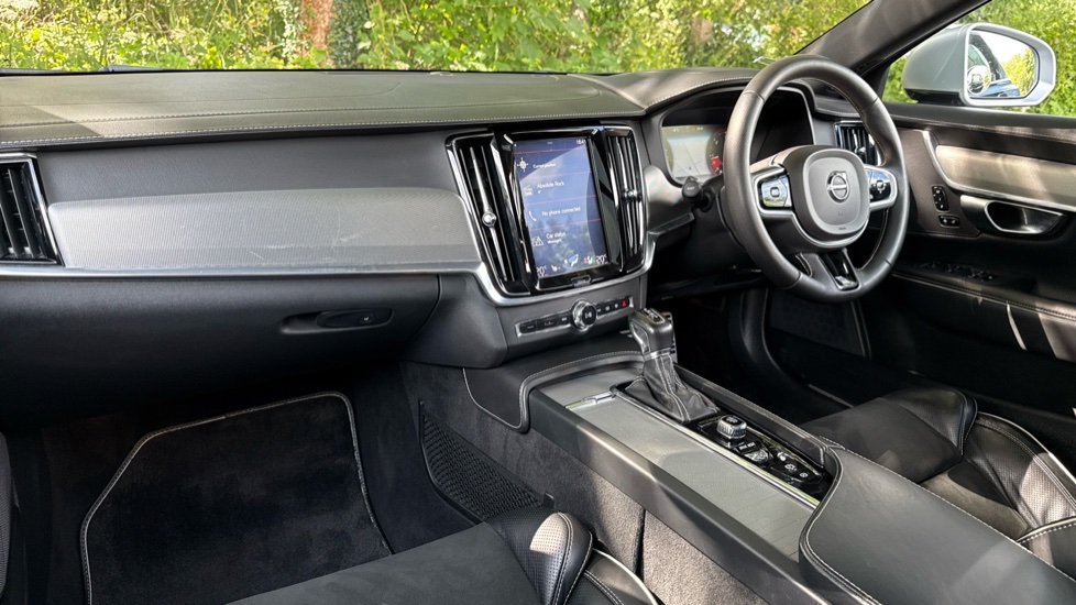 Volvo V90 2.0 D5 PowerPulse R DESIGN Pro 5dr AWD Geartronic Diesel Estate - Image 40