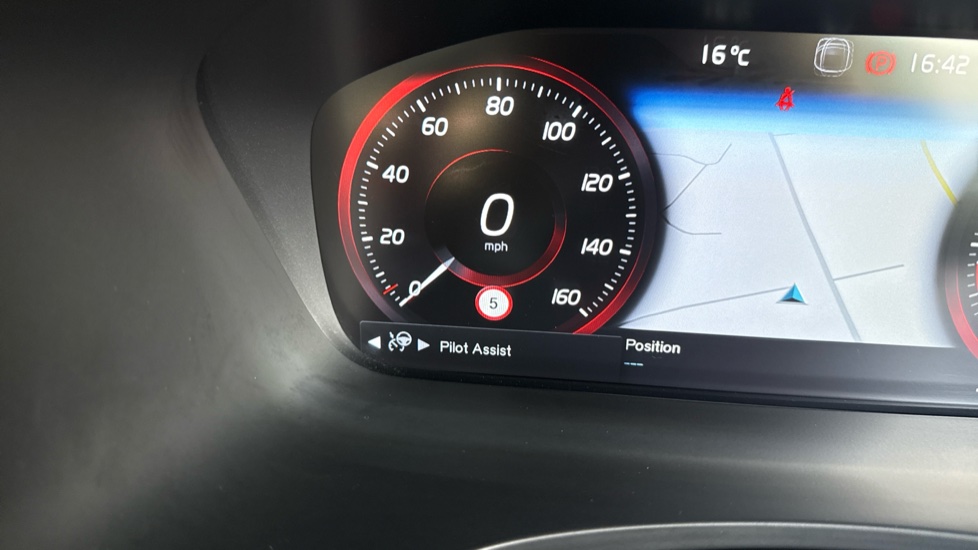 Volvo V90 2.0 D5 PowerPulse R DESIGN Pro 5dr AWD Geartronic Diesel Estate - Image 42