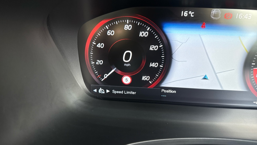 Volvo V90 2.0 D5 PowerPulse R DESIGN Pro 5dr AWD Geartronic Diesel Estate - Image 44