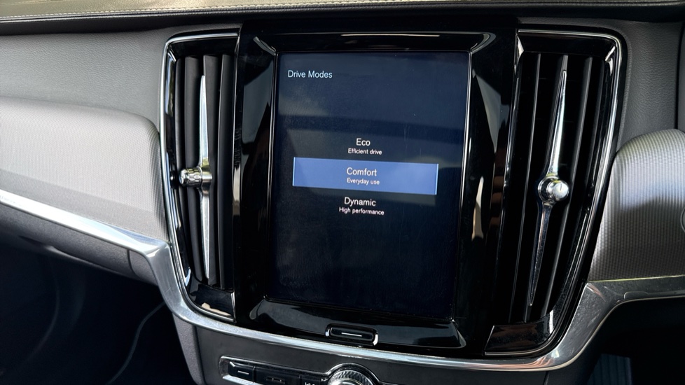 Volvo V90 2.0 D5 PowerPulse R DESIGN Pro 5dr AWD Geartronic Diesel Estate - Image 48