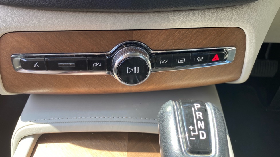 Volvo XC90 2.0 D5 PowerPulse Inscription Pro 5dr AWD G tronic Diesel Estate - Image 49