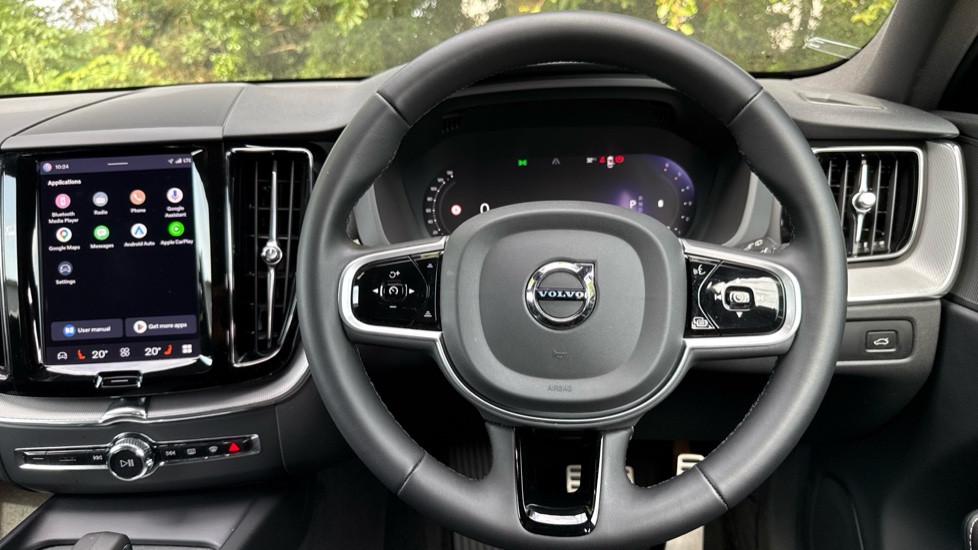 Volvo XC60 2.0 B4D R DESIGN 5dr AWD Geartronic Diesel Estate - Image 10