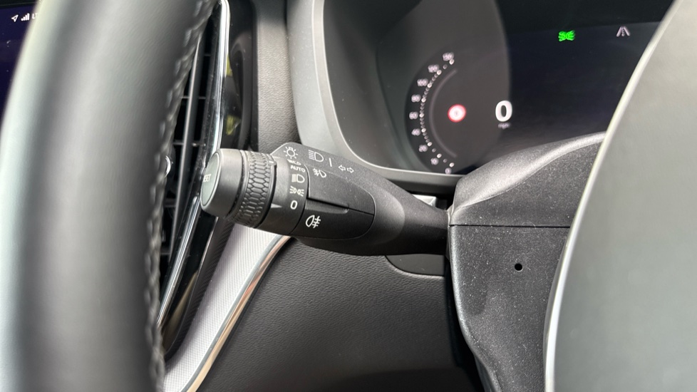 Volvo XC60 2.0 B4D R DESIGN 5dr AWD Geartronic Diesel Estate - Image 19