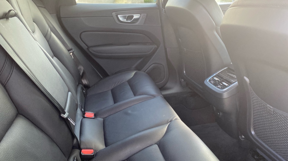 Volvo XC60 2.0 B4D Plus Dark 5dr AWD Geartronic Diesel Estate - Image 6