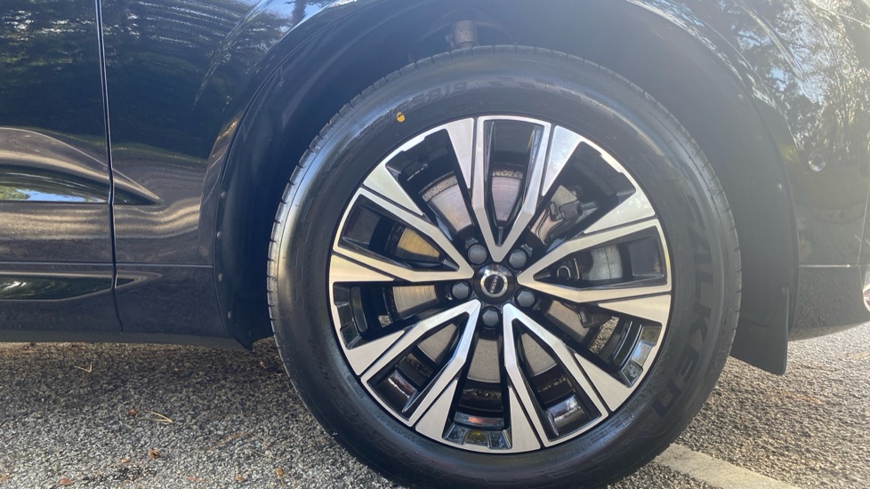 Volvo XC60 2.0 B4D Plus Dark 5dr AWD Geartronic Diesel Estate - Image 9