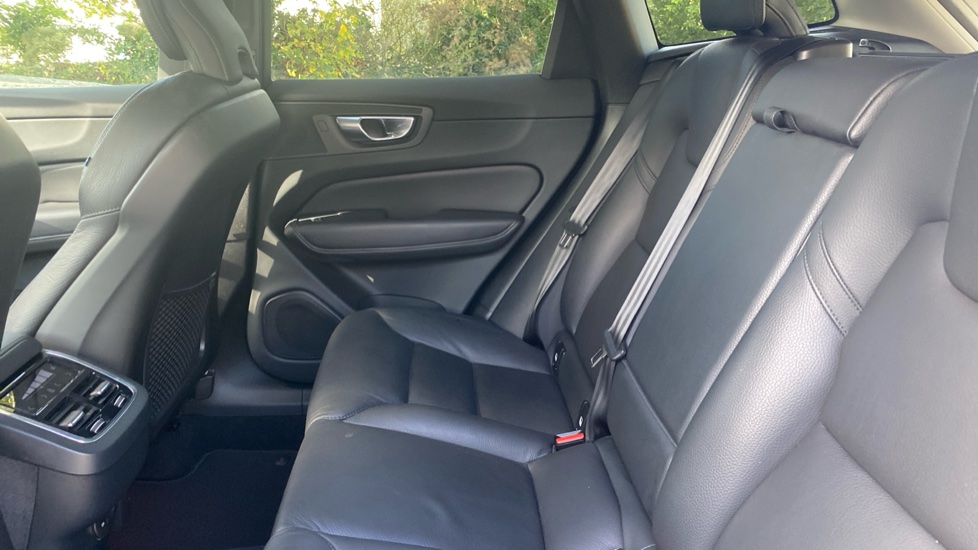 Volvo XC60 2.0 B4D Plus Dark 5dr AWD Geartronic Diesel Estate - Image 32