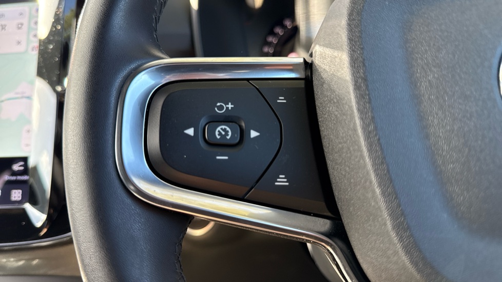 Volvo XC40 2.0 B3P Core 5dr Auto Petrol Estate - Image 21