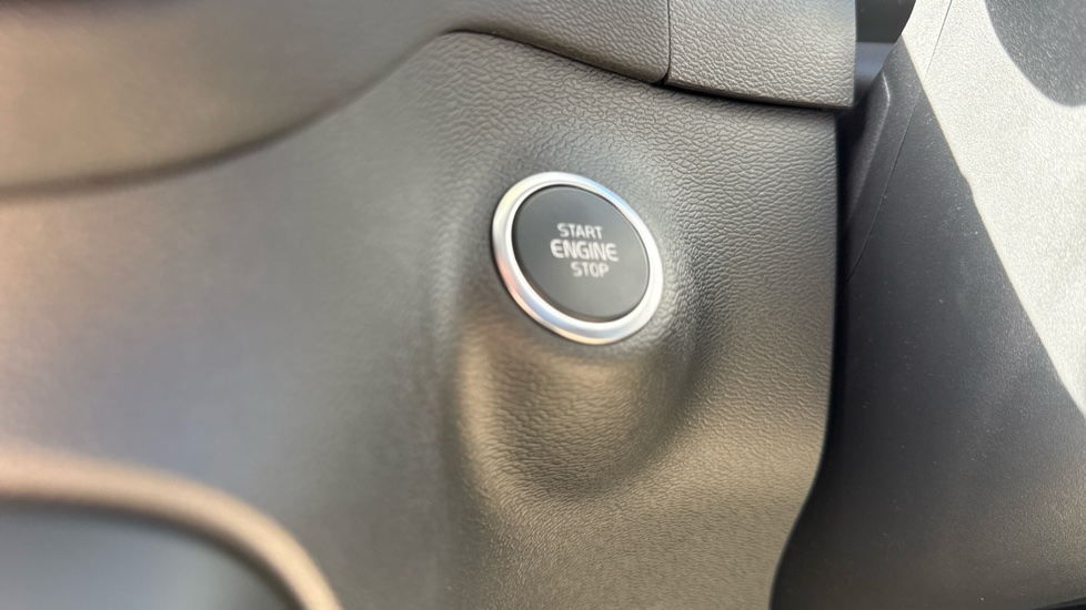 Volvo XC40 2.0 B3P Core 5dr Auto Petrol Estate - Image 27