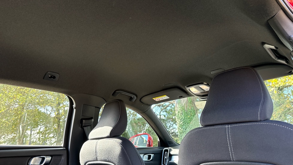 Volvo XC40 2.0 B3P Core 5dr Auto Petrol Estate - Image 31