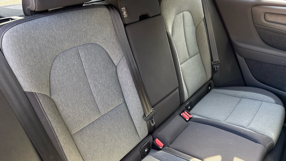 Volvo XC40 2.0 B3P Core 5dr Auto Petrol Estate - Image 33