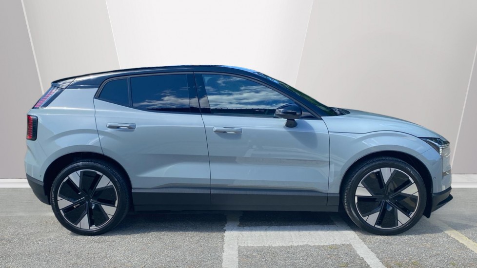 Volvo EX30 315kW Twin Motor Performance Ultra 69kWh 5dr Auto Electric Estate - Image 3