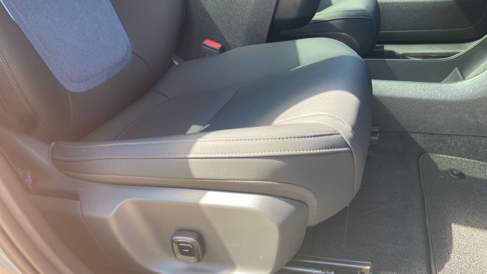 Volvo EX30 315kW Twin Motor Performance Ultra 69kWh 5dr Auto Electric Estate - Image 30
