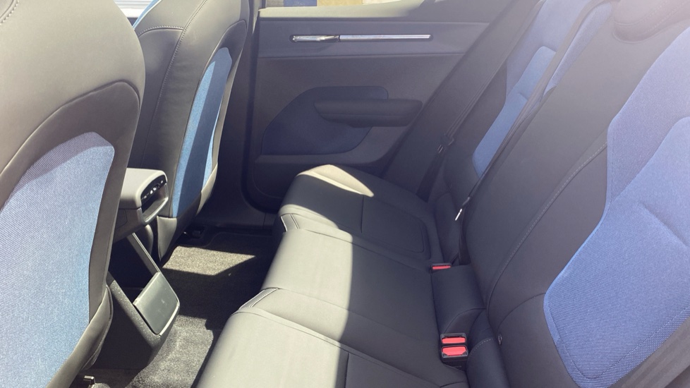 Volvo EX30 315kW Twin Motor Performance Ultra 69kWh 5dr Auto Electric Estate - Image 33