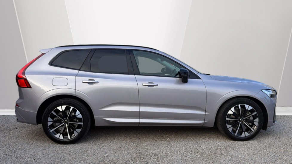 Volvo XC60 2.0 T8 [455] PHEV Ultra Dark 5dr AWD Geartronic Estate - Image 3