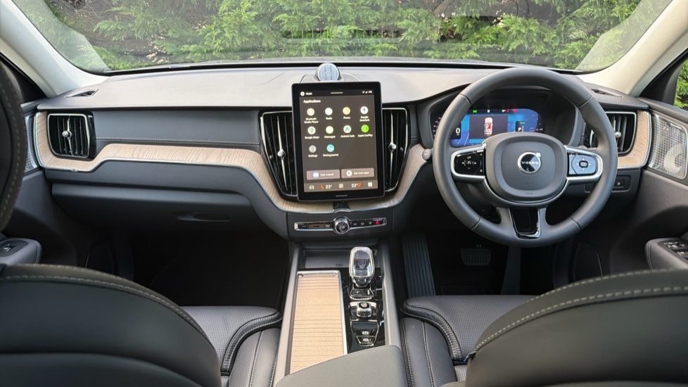 Volvo XC60 2.0 T8 [455] PHEV Ultra Dark 5dr AWD Geartronic Estate - Image 5