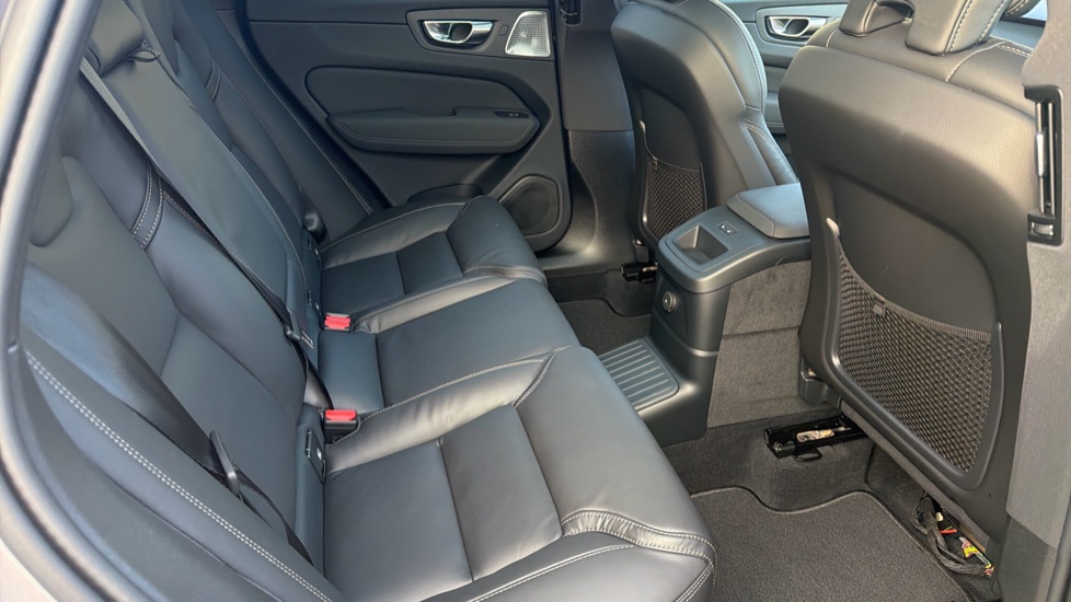 Volvo XC60 2.0 T8 [455] PHEV Ultra Dark 5dr AWD Geartronic Estate - Image 6
