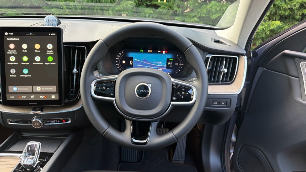 Volvo XC60 2.0 T8 [455] PHEV Ultra Dark 5dr AWD Geartronic Estate - Image 10