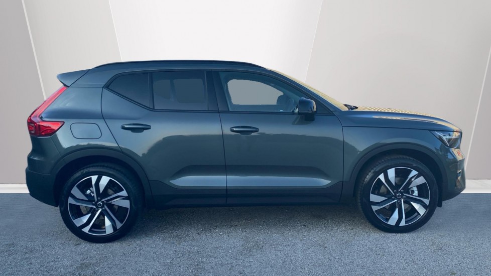 Volvo XC40 2.0 B3P Ultra Dark 5dr Auto Petrol Estate - Image 3