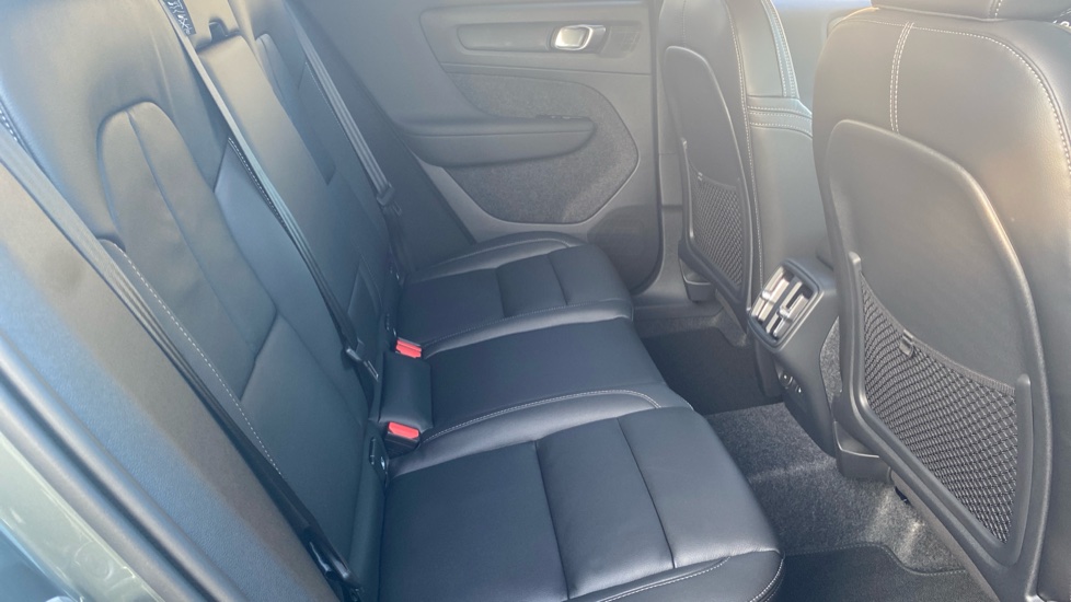Volvo XC40 2.0 B3P Ultra Dark 5dr Auto Petrol Estate - Image 6