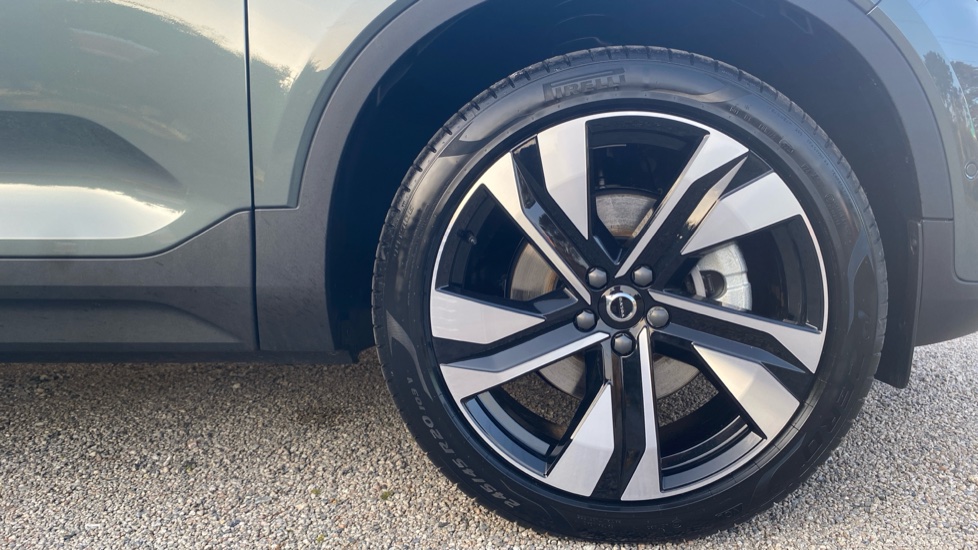 Volvo XC40 2.0 B3P Ultra Dark 5dr Auto Petrol Estate - Image 9