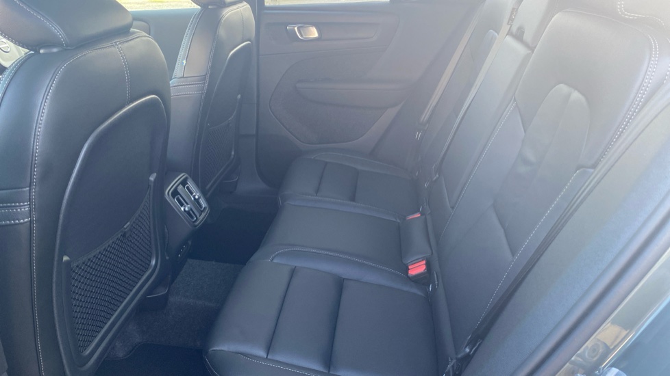 Volvo XC40 2.0 B3P Ultra Dark 5dr Auto Petrol Estate - Image 33