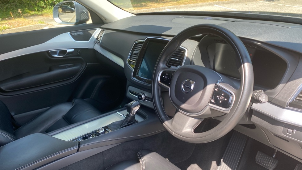 Volvo XC90 2.0 D5 PowerPulse Momentum Pro 5dr AWD Geartronic Diesel Estate - Image 4