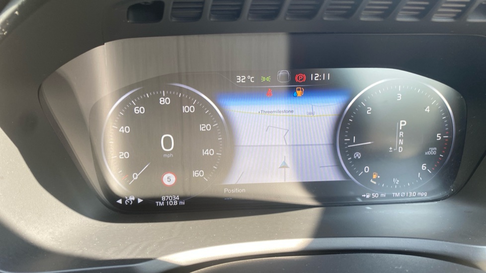 Volvo XC90 2.0 D5 PowerPulse Momentum Pro 5dr AWD Geartronic Diesel Estate - Image 11