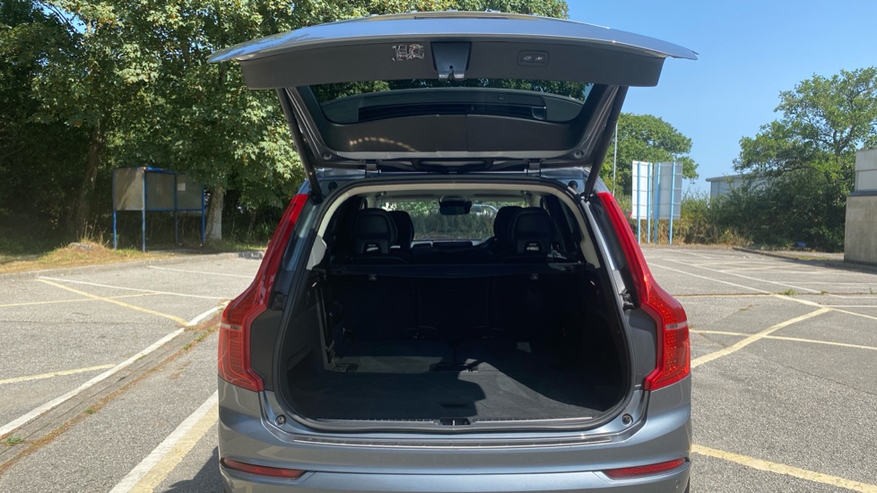 Volvo XC90 2.0 D5 PowerPulse Momentum Pro 5dr AWD Geartronic Diesel Estate - Image 13