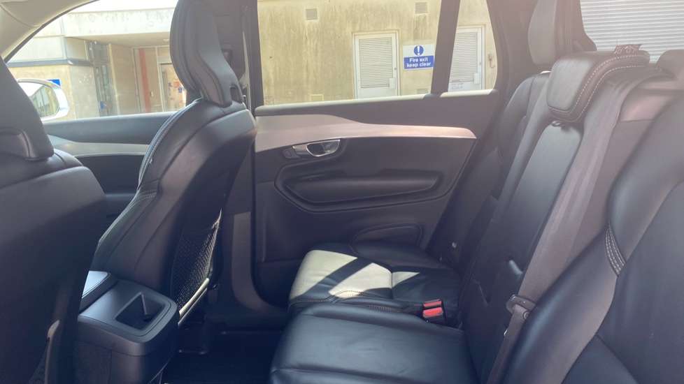 Volvo XC90 2.0 D5 PowerPulse Momentum Pro 5dr AWD Geartronic Diesel Estate - Image 33