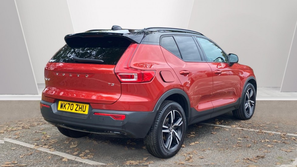 Volvo XC40 1.5 T3 R DESIGN 5dr Petrol Estate - Image 2