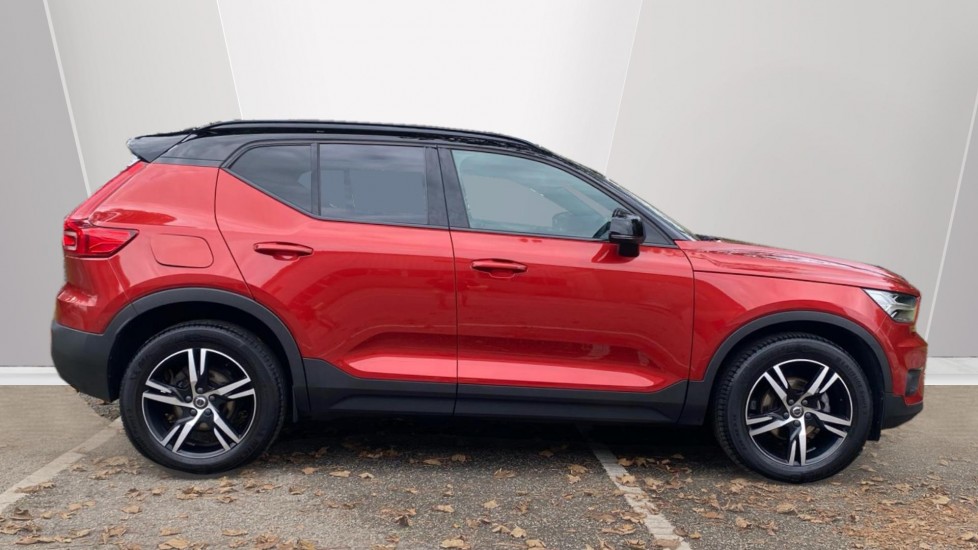 Volvo XC40 1.5 T3 R DESIGN 5dr Petrol Estate - Image 3