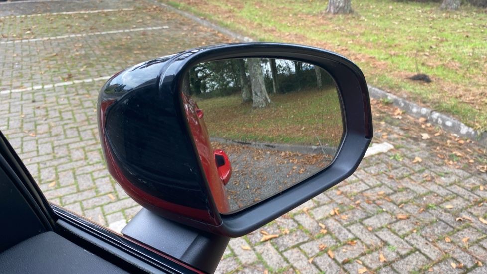 Volvo XC40 1.5 T3 R DESIGN 5dr Petrol Estate - Image 32