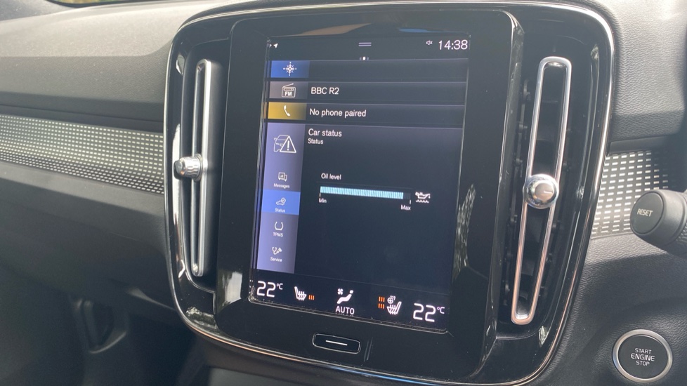 Volvo XC40 1.5 T3 R DESIGN 5dr Petrol Estate - Image 39