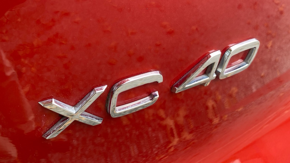 Volvo XC40 1.5 T3 R DESIGN 5dr Petrol Estate - Image 44