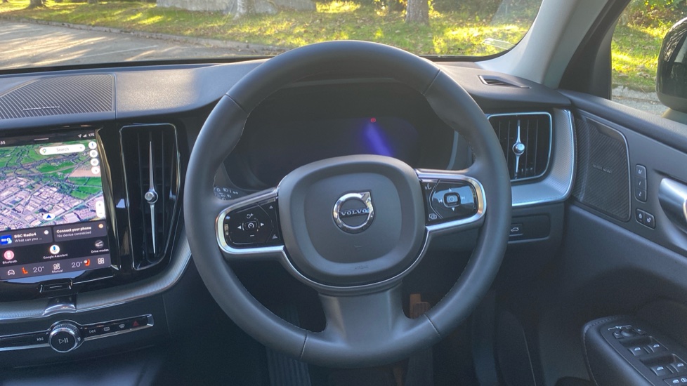 Volvo XC60 2.0 B5P Plus Dark 5dr AWD Geartronic Petrol Estate - Image 10