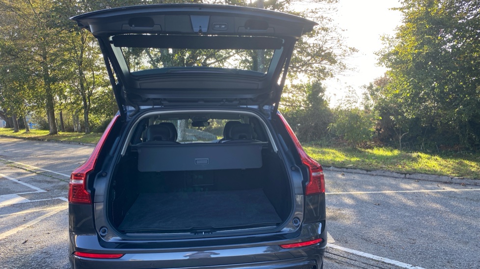 Volvo XC60 2.0 B5P Plus Dark 5dr AWD Geartronic Petrol Estate - Image 13