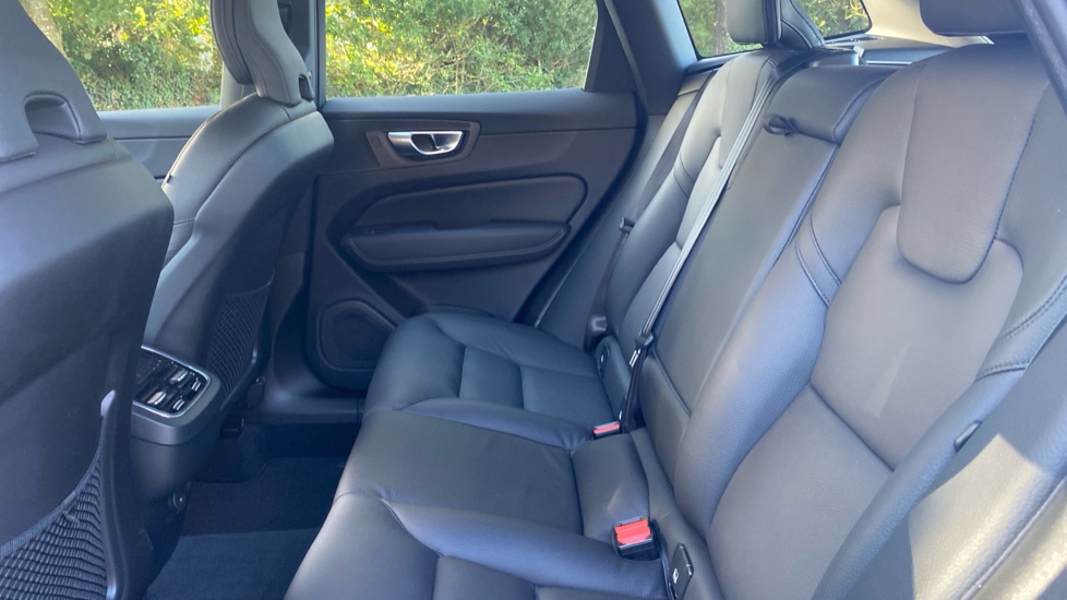 Volvo XC60 2.0 B5P Plus Dark 5dr AWD Geartronic Petrol Estate - Image 33