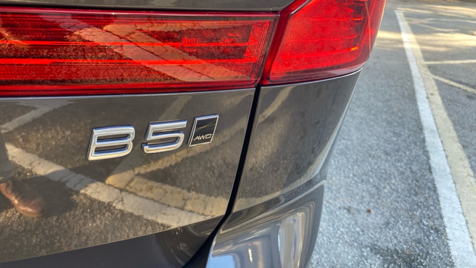 Volvo XC60 2.0 B5P Plus Dark 5dr AWD Geartronic Petrol Estate - Image 44
