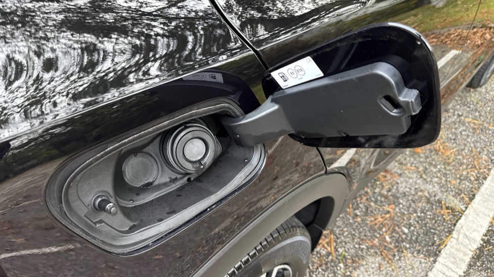Volvo XC40 2.0 B3P Plus Dark 5dr Auto Petrol Estate - Image 16