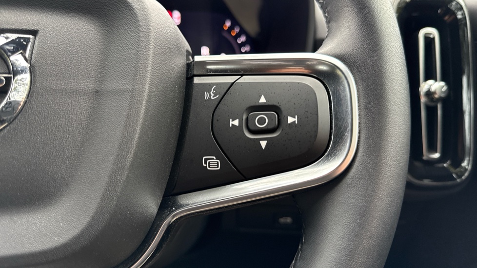 Volvo XC40 2.0 B3P Plus Dark 5dr Auto Petrol Estate - Image 22