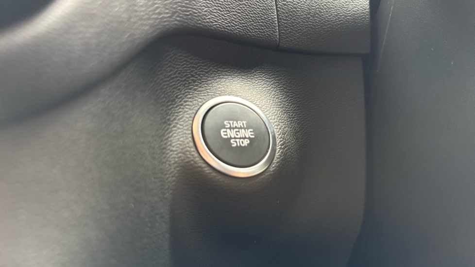 Volvo XC40 2.0 B3P Plus Dark 5dr Auto Petrol Estate - Image 27