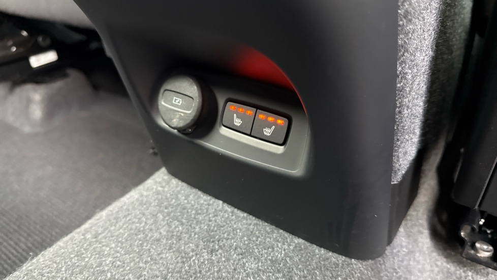 Volvo XC40 2.0 B3P Plus Dark 5dr Auto Petrol Estate - Image 31