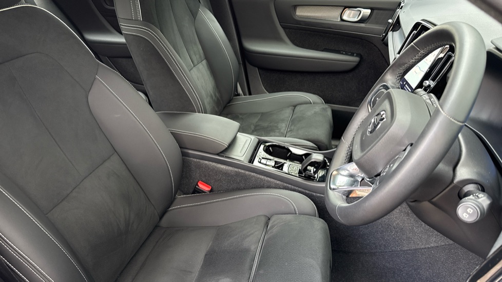 Volvo XC40 2.0 B3P Plus Dark 5dr Auto Petrol Estate - Image 44