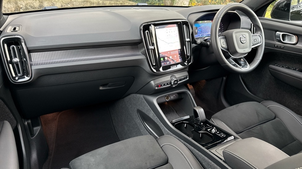 Volvo XC40 2.0 B3P Plus Dark 5dr Auto Petrol Estate - Image 46