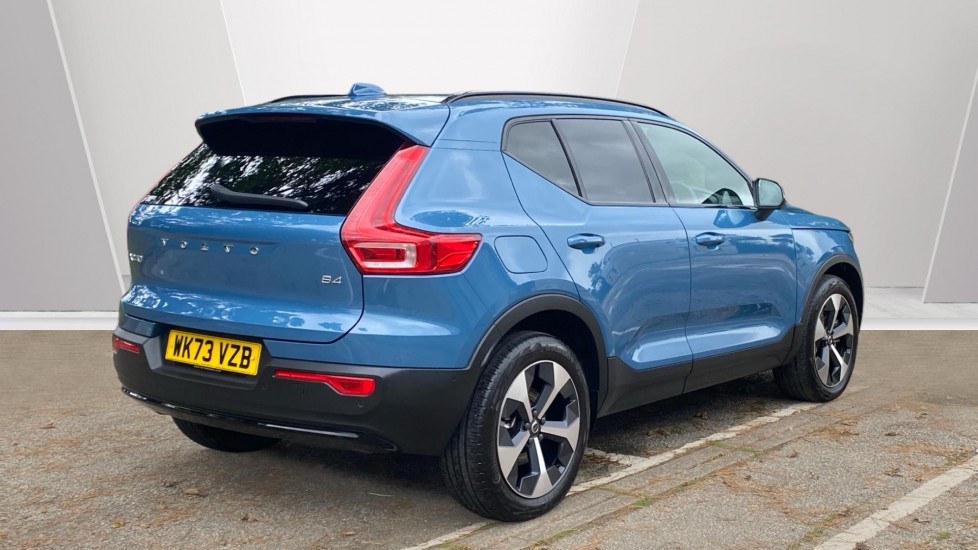 Volvo XC40 2.0 B4P Ultimate Dark 5dr Auto Petrol Estate - Image 2
